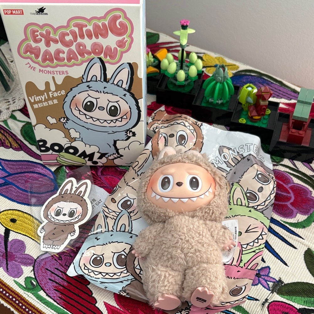 Authentic Toffee Exciting Macaron Vinyl Face Toy